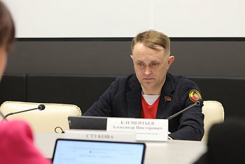 Депутат Мурманской областной Думы Александр Клементьев 16 апреля 2025 года принял участие в заседании комитета по строительству, благоустройству, энергетике и ЖКХ