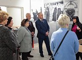 Председатель регионального парламента Сергей Дубовой посетил выставку о культуре в блокадном Ленинграде