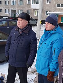 Стало хорошей практикой при получении обращений избирателей во время личных приемов посещать конкретные объекты, вызывающие недовольство мурманчан