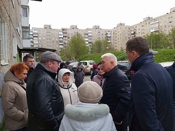 Уважаемые земляки, 25 мая вместе с руководителем и специалистами Управления Первомайского административного округа провели очередную встречу с жителями микрорайона дома № 12 переулка Якорный
