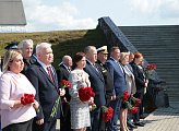 Депутаты областной Думы почтили память погибших в годы Великой Отечественной войны 