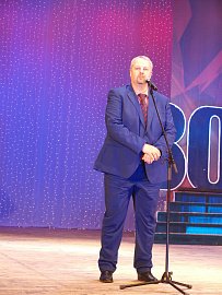 Депутат Мурманской областной Думы Максим Иванов вручил награды Мурманской областной Думы сотрудникам Ремонтно-механического цеха ООО «Печенгастрой»