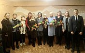 Второй год по инициативе «Женского движения» проходит акция «Цветы мамам Героев»