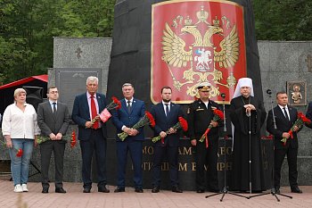 В Мурманске прошел траурный митинг, посвященный годовщине гибели "Курска"