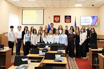 В областной Думе прошел День открытых дверей для мурманских старшеклассников