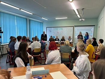 Михаил Белошеев принял участие в диалоге педагогов разных поколений