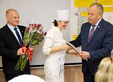 Сергей Дубовой поздравил персонал военной поликлиники в Видяево с Днем медицинской сестры
