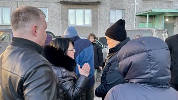 Роман Пономарев провел встречу с жителями дома № 57 на улице Капитана Орликовой 