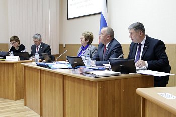 Владимир Мищенко принял участие в очередном заседании областной Думы
