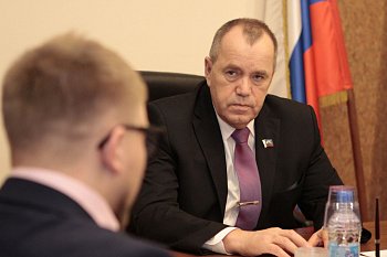 Председатель Мурманской областной Думы Сергей Дубовой провел личный прием граждан 