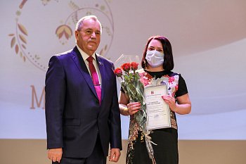   Спикер областной Думы Сергей Дубовой поздравил северянок с наступающим Международным женским днем
