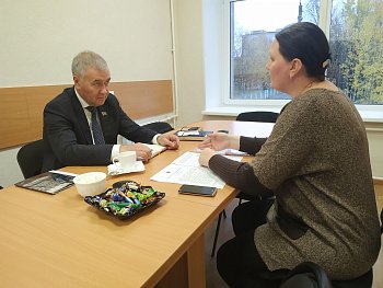 Василий Омельчук провел прием граждан в Ковдоре