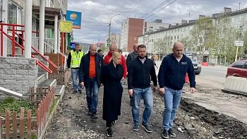 Роман Пономарев проверил  ход работ дорожной кампании на улице Академика Книповича