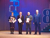 Депутат Мурманской областной Думы Максим Иванов вручил награды Мурманской областной Думы сотрудникам Ремонтно-механического цеха ООО «Печенгастрой»