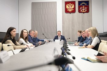 Станислав Гонтарь провел заседание комитета по социальной политике и делам семьи