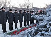 В Мурманске прошел митинг у памятника бойцам оленетранспортных батальонов 