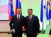 Первый вице-спикер областной Думы Владимир Мищенко поздравил нового главу Североморска со вступлением в должность