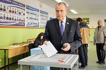 Председатель областной Думы Сергей Дубовой принял участие в выборах Губернатора Мурманской области  