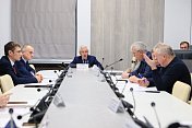 Состоялось заседание комитета по вопросам безопасности, военно-промышленного комплекса, делам военнослужащих и ЗАТО под председательством Михаила Ильиных 