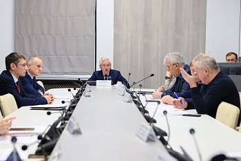 Состоялось заседание комитета по вопросам безопасности, военно-промышленного комплекса, делам военнослужащих и ЗАТО под председательством Михаила Ильиных 