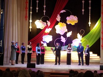 Владимир Мищенко поздравил женщин Полярного с 8 Марта в ГДК "Современник"