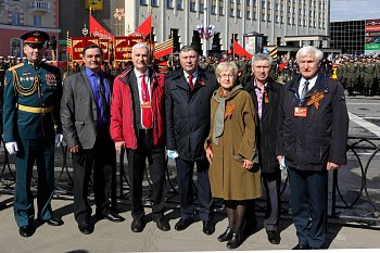 Владимир Мищенко принял участие в торжественных мероприятиях, посвященных параду войск Мурманского гарнизона и военной техники