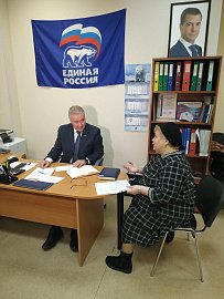 Василий Омельчук провел прием граждан в Полярных Зорях