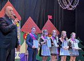 Сергей Дубовой поздравил выпускников школы Заозерска  с последним звонком