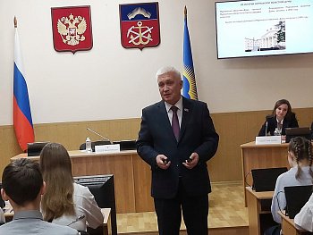 Уважаемые земляки, одним из принципов работы Мурманской областной Думы является открытость. 31 ноября состоялся День открытых дверей для учащихся гимназии № 6 города Мурманска