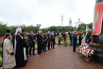 Депутаты  областной Думы почтили память экипажа атомного подводного ракетного крейсера "Курск"