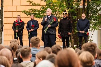 Уважаемые земляки, 3 сентября – День солидарности в борьбе с терроризмом. Принял участие в митинге, посвященном трагическим событиям в Беслане – 22 года назад боевики взяли в плен 1128 человек в стенах средней школы № 1 города Беслана