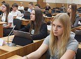 Уважаемые земляки, 20 мая провел мероприятие в рамках авторского проекта «Историческая гостиная» как региональный координатор проекта партии «Единая Россия» «Историческая память» с учащимися гимназии № 10 города Мурманска