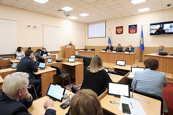 Комитет по бюджету, финансам, налогам и экономике рекомендовал принять в первом чтении проект закона об областном бюджете на 2025 год и плановый период