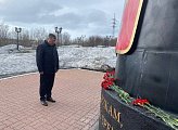Владимир Мищенко почтил память погибших подводников