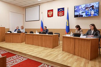 В Думе состоялись рабочие встречи Губернатора области Андрея Чибиса с депутатами фракций регионального парламента