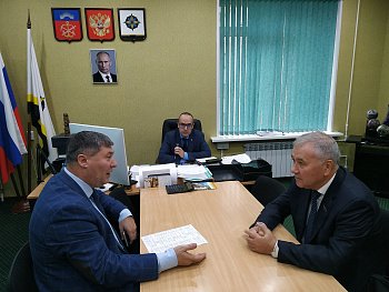 Владимир Мищенко и Василий Омельчук провели встречу с главой Ковдорского района