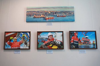 В областном краеведческом музее открылась выставка, посвященная 20-летию Мурманского транспортного филиала компании "Норникель"