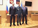 Юным мурманчанам торжественно вручили паспорта в областной Думе