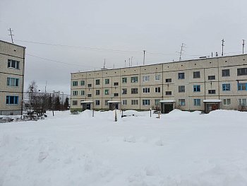 Село Ёна без магазина и без обслуживания жилищного фонда