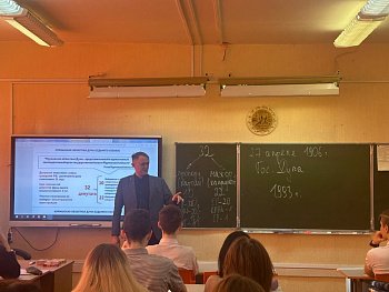 Депутат Мурманской областной Думы Александр Клементьев провел урок в школе № 2 г. Ковдора