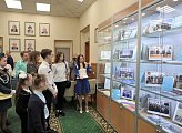 Юным мурманчанам торжественно вручили паспорта в областной Думе
