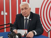 Уважаемые земляки, сегодня принял участие в программе «Радио России – Мурманск» и Маяк». Тема программы посвящалась реализации авторского проекта «Историческая гостиная» в рамках партийного проекта «Единой России» «Историческая память»