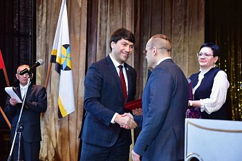 Депутат регионального парламента Михаил Павлов поздравил главу Ковдорского округа со вступлением в должность