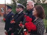 Уважаемые земляки, 22 июня в 4 часа утра у мемориала Стойкости и мужества мурманчан в годы Великой Отечественной войны принял участие в традиционной акции «Свеча памяти» в честь Дня памяти и скорби