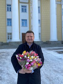 Станислав Гонтарь поздравил жительниц региона с Международным женским днём 8 Марта: