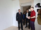 Владимир Мищенко посмотрел ход ремонтных работ  в общежитии Мурманского государственного технического университета 
