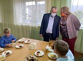 Спикер областной Думы Сергей Дубовой оценил качество горячего питания школьников в ЗАТО Заозерск