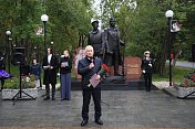 Депутаты областной Думы почтили память защитников Заполярья