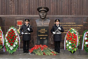 В гарнизоне подводников открыли памятник Герою Советского Союза  Магомету Гаджиеву