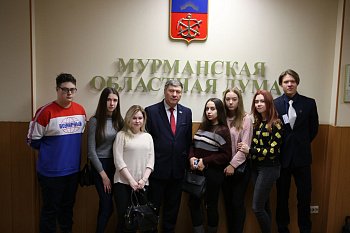 Владимир Мищенко провел прием волонтеров и участников Квеста "Координаты власти 18+" 